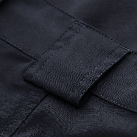 M-Tac Shorts Aggressor Gen.II Flex lähikuva kevyestä ripstop-materiaalista ja Teflon-pinnoitteesta, vettä ja likaa hylkivä.