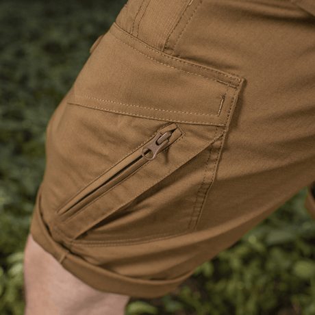 M-Tac Shorts Aggressor Gen.II Flex ripstop-materiaalista Teflon-pinnoitteella, näyttää vetoketjutaskun ja joustavuuden, sopii aktiviteetteihin.