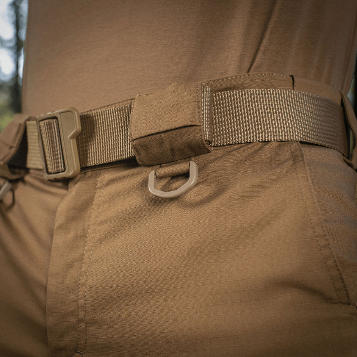 M-Tac Shorts Aggressor Gen.II Flex ruskeana, moderni taktinen muotoilu, ripstop-materiaali Teflon-pinnoitteella.