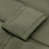 Yksityiskohta M-Tac Shorts Aggressor Gen.II Flexistä ripstop-materiaalilla ja Teflon-pinnoitteella, näyttää taktisen muotoilun.