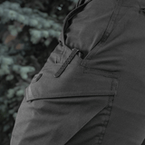 M-Tac Shorts Aggressor Short mustassa rip-stop-kankaassa, sopiva kaupunki- ja luontokäyttöön taktisine ominaisuuksineen kuten klipsit ja D-renkaat.