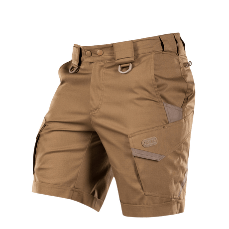 M-Tac Shorts Aggressor Short khakinvärisenä taktisine ominaisuuksineen, YKK-vetoketjuilla ja D-renkailla, ihanteellinen kesäiseen ulkokäyttöön.