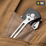 M-Tac Shorts Aggressor Short taktisen taskuveitsen kanssa taskussa, ihanteellinen aktiivisiin päiviin.