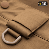 Lähikuva M-Tac Shorts Aggressor Shortin D-renkaasta ja rip-stop-materiaalista, ihanteellinen taktiseen käyttöön ja mukavuuteen lämpimissä ilmastoissa.
