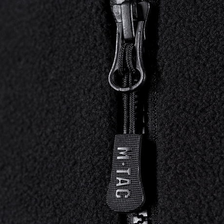 Lähikuva vetoketjusta M-Tac Lite Microfleece Hættetrøje, jossa M-Tac-logo vetoketjun vetimessä