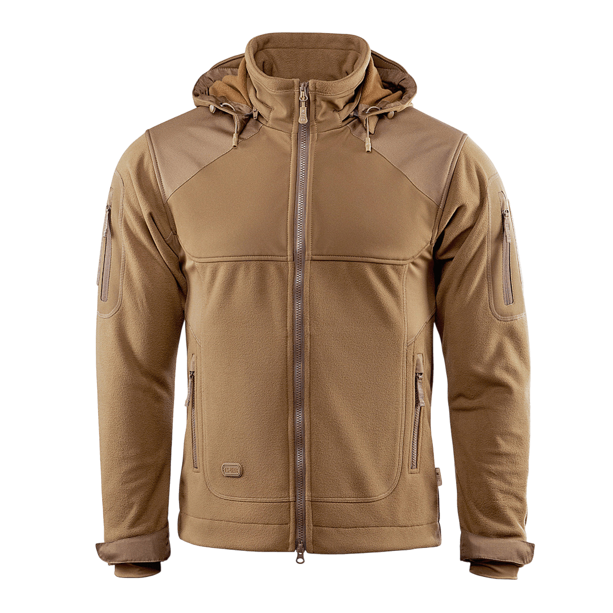 M-Tac Norman Windblock -fleecetakki ruskeana hupulla ja softshell-paneeleilla tuulen ja kylmän suojaksi. Sopii viileään säähän.