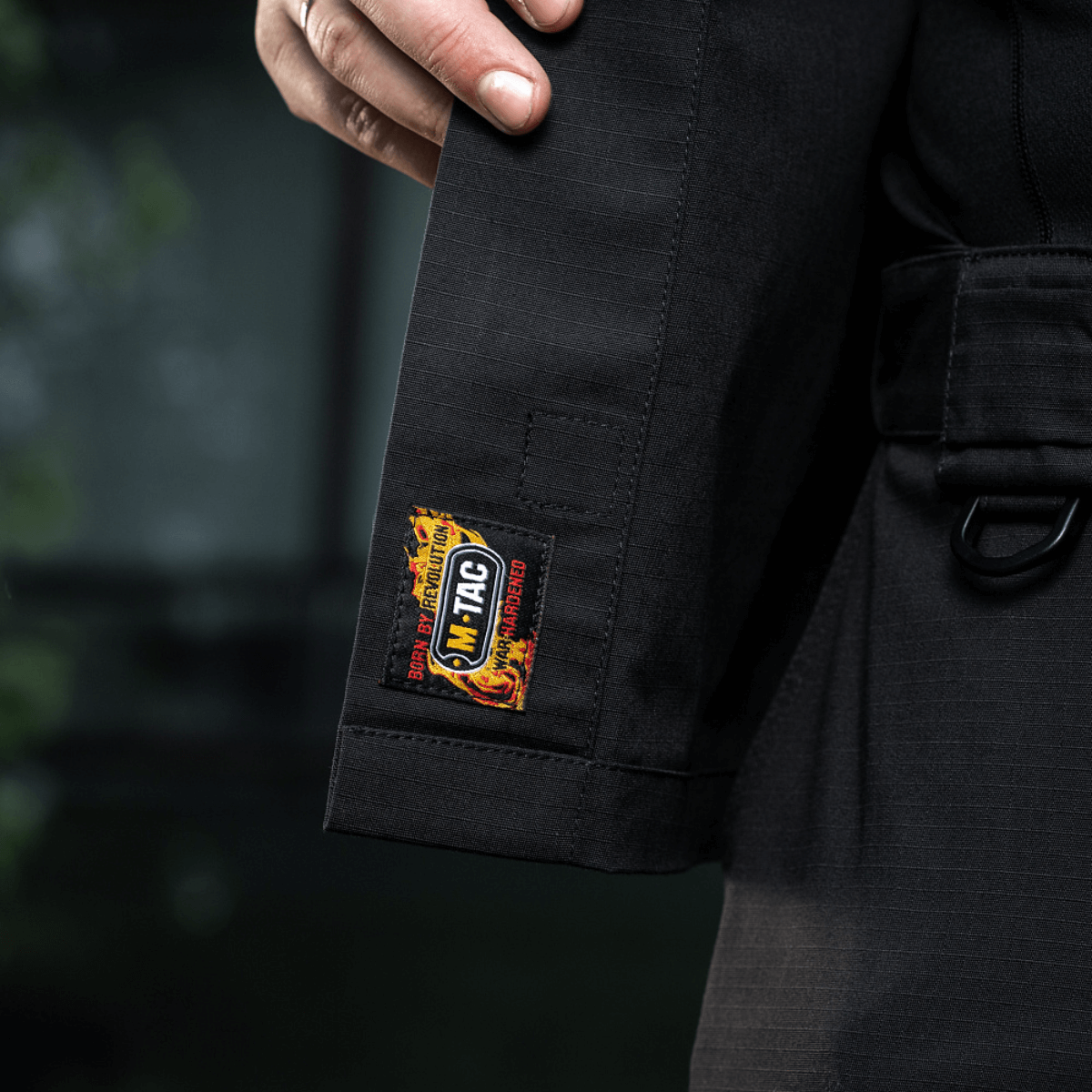 Lähikuva M-Tac Patrol Flex -takista Velcro-sulkemisella ja ID-patchilla, sopii taktiseen käyttöön