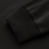Lähikuva M-Tac Pullover 4 Seasons -joustavasta hihansuutuksesta ja 95% puuvillasta, minimalistinen musta malli, soveltuu ympäri vuoden
