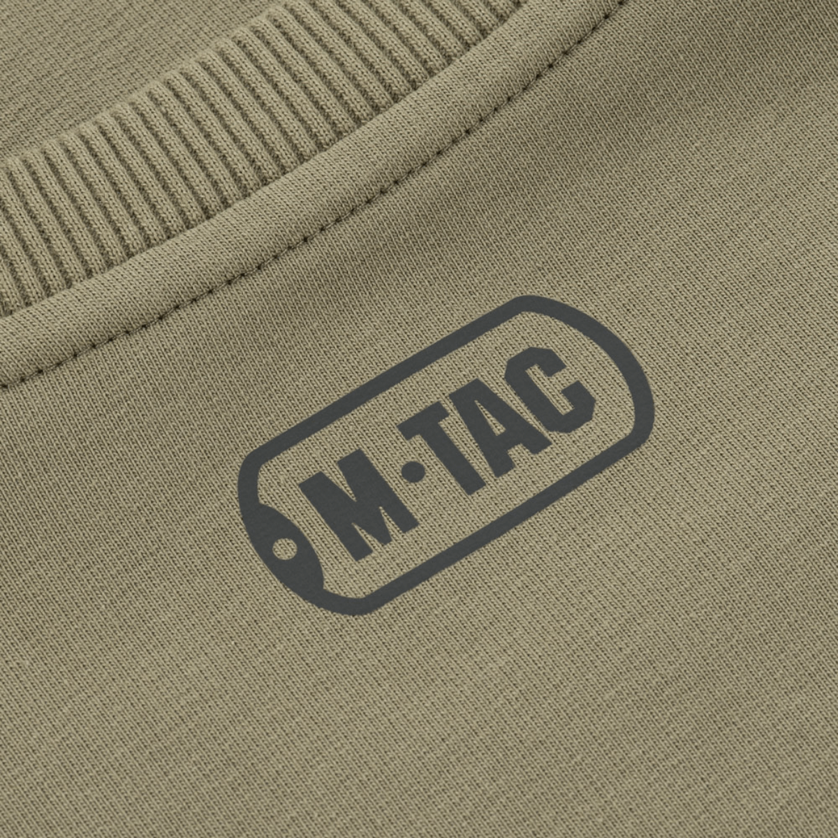 M-Tac Pullover 4 Seasons -yksityiskohta: joustava kaula-aukko ja hihansuut, minimalistinen muotoilu, mukava ympäri vuoden