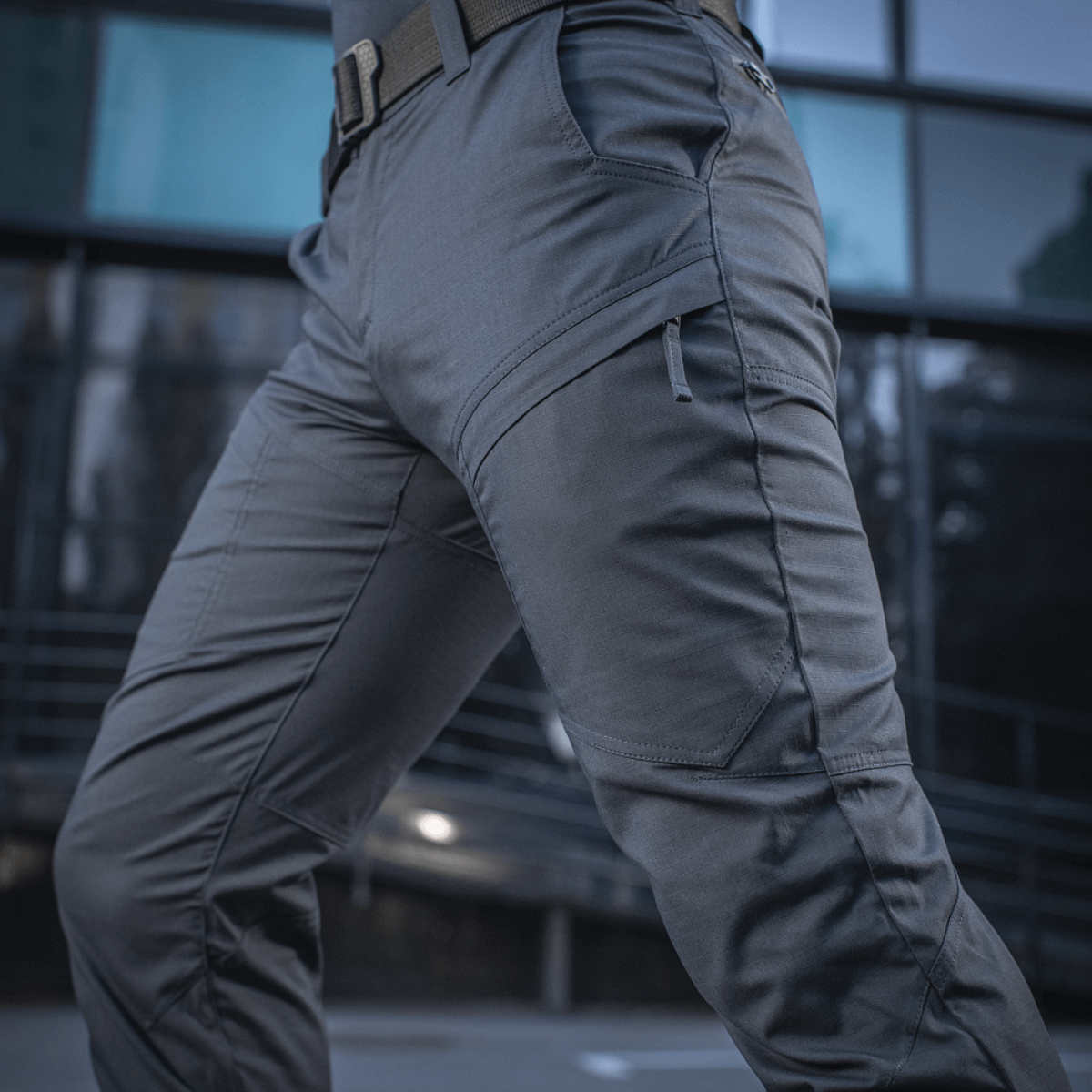 M-Tac Tactical Bukser Patrol Gen II Flex harmaa, suunniteltu maksimaaliseen joustavuuteen ja kestävyyteen taktisia tehtäviä varten.