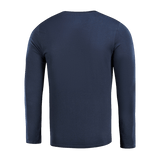 M-Tac Long-sleeve T-shirt 93/7 laivastonsinisenä nähtynä takaa, näyttää kestävän ja joustavan materiaalin sopivaksi urheiluun ja arkeen.