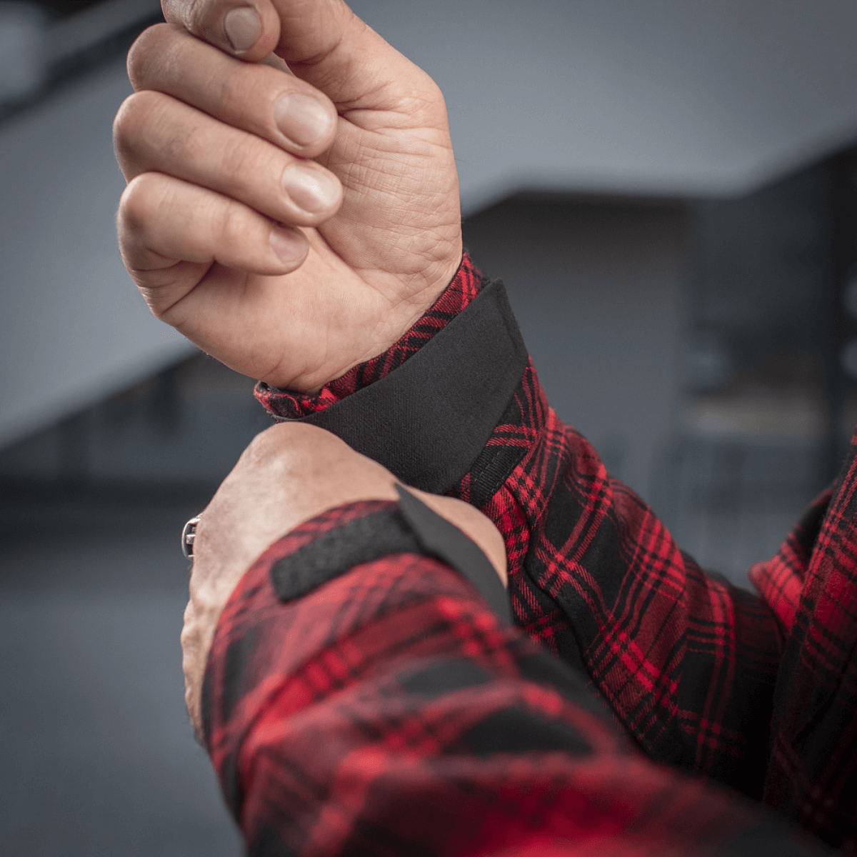 M-Tac Redneck -paita velcro-säädettävillä hihoilla, laivastonsininen/keltainen ruutukuosi.