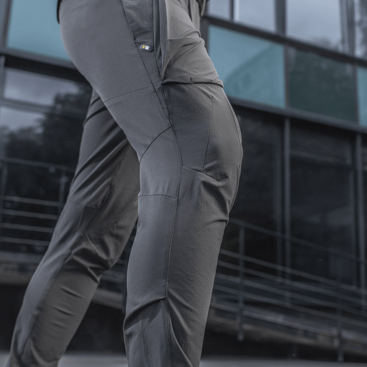 M-Tac Rubicon Flex -housut modernilla 4-Way Stretch -kankaalla, täydelliset harjoitteluun ja matkustukseen, innovatiivisella cargo-taskusuunnittelulla.