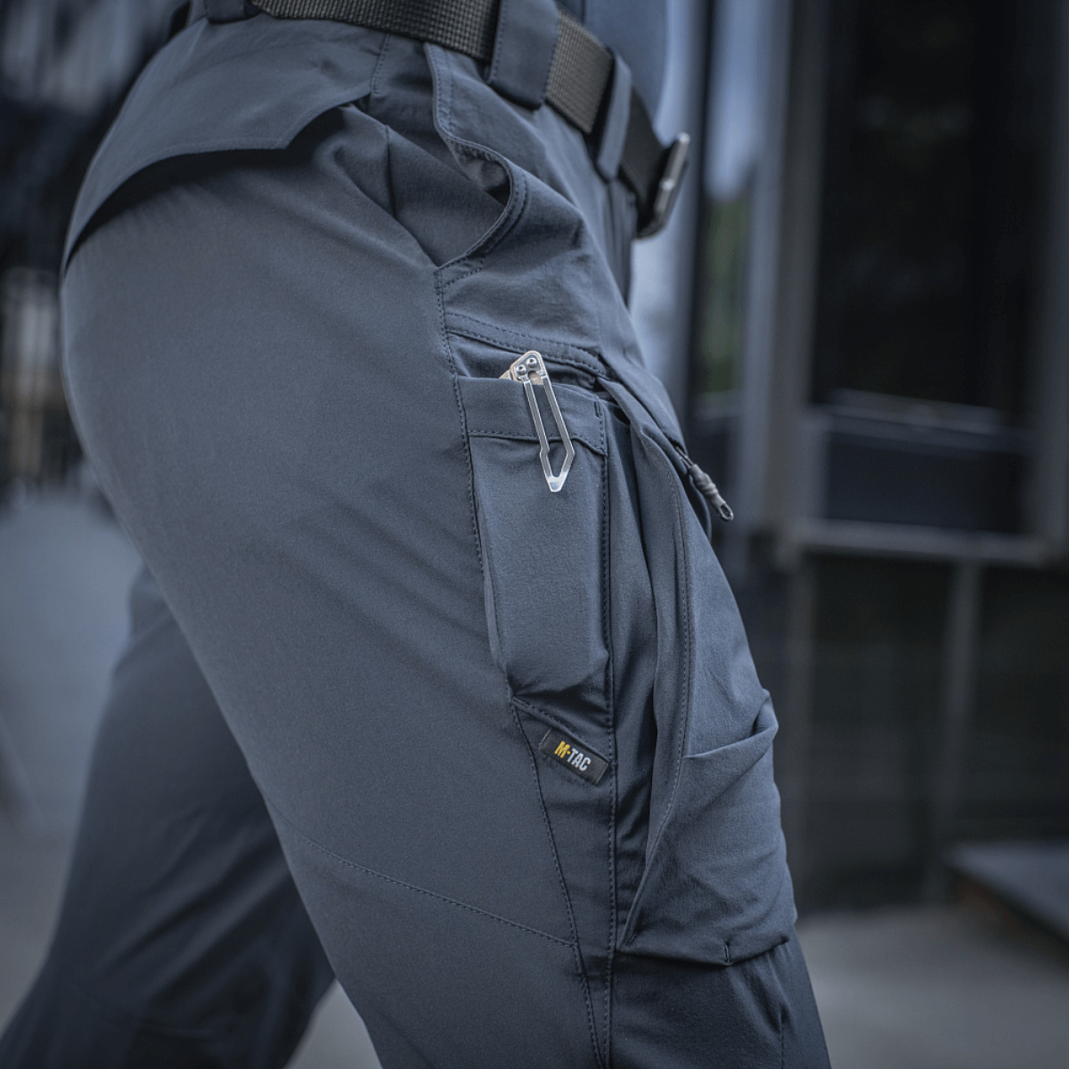 M-Tac Rubicon Flex -housut innovatiivisella cargo-taskusuunnittelulla ja 4-Way Stretch -kankaalla, täydelliset harjoitteluun ja vapaa-aikaan.