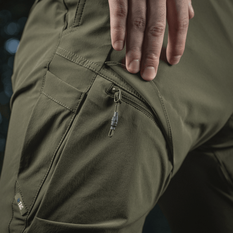 M-Tac Rubicon Flex cargo-taskulla ja YKK-vetoketjulla, 4-Way Stretch -kangas tarjoaa mukavuutta ja liikkumisvapautta.