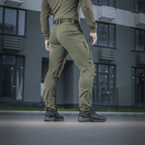 M-Tac Rubicon Flex 4-Way Stretch -kankaasta, nähty takaa, optimaalinen treeniin, ampumiseen ja vapaa-aikaan, innovatiivinen cargo-taskusuunnittelu.