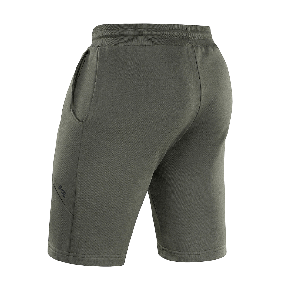 M-Tac Shorts Casual Fit Cotton oliivinvihreänä nähtynä takaa, sivutaskuilla ja kuminauhavyötäröllä, täydelliset kesäaktiviteetteihin.