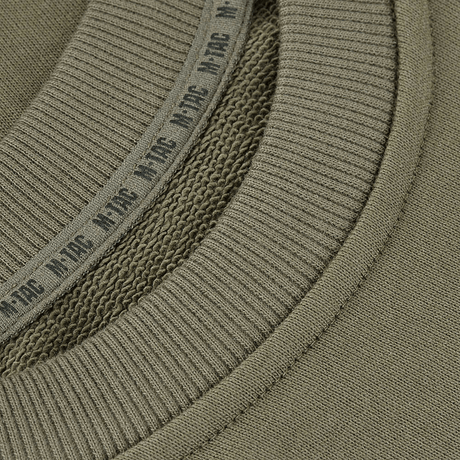 M-Tac Cotton Sweatshirt kauluksen yksityiskohta resorilla, 100% puuvillaa maksimaaliseen mukavuuteen ja liikkumisvapauteen