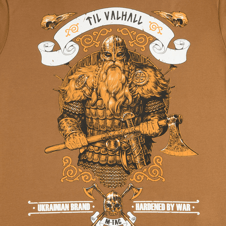 M-Tac T-shirt Viking, viikinkisoturiprintti ja "Til Valhall" -teksti, korostaa taisteluhenkeä ja skandinaavisia arvoja.