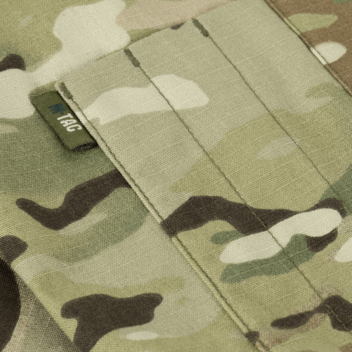 Lähikuva M-Tac Jakke Sturm NYCO Extreme Multicam-kuosissa, tehty kestävästä NYCO Extreme -kankaasta, kevyt ja hengittävä materiaali.