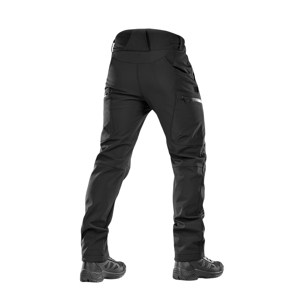 M-Tac Bukser Soft Shell Vinter takakuvassa, fleece-vuori ja softshell-materiaali, sopivat syksyyn ja talveen.