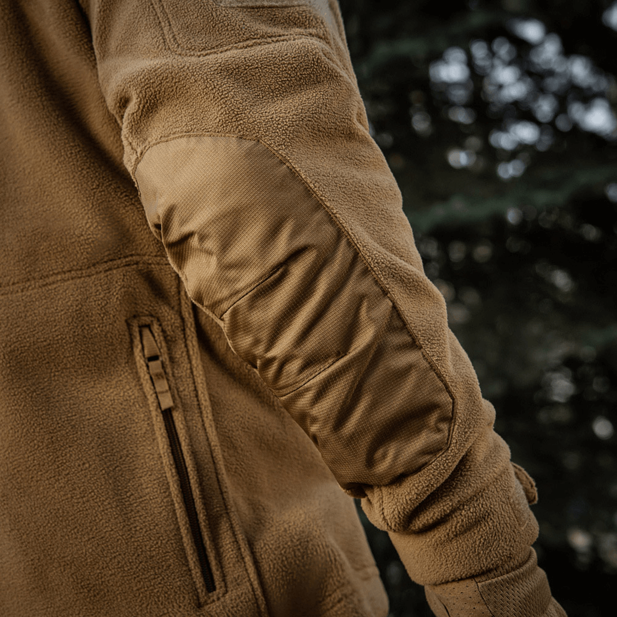 Lähikuva M-Tac Division Gen.II Windblock Fleecejakke, valmistettu 100% polyester ja WindBlock-membran lämmön ja tuulensuojan varten.