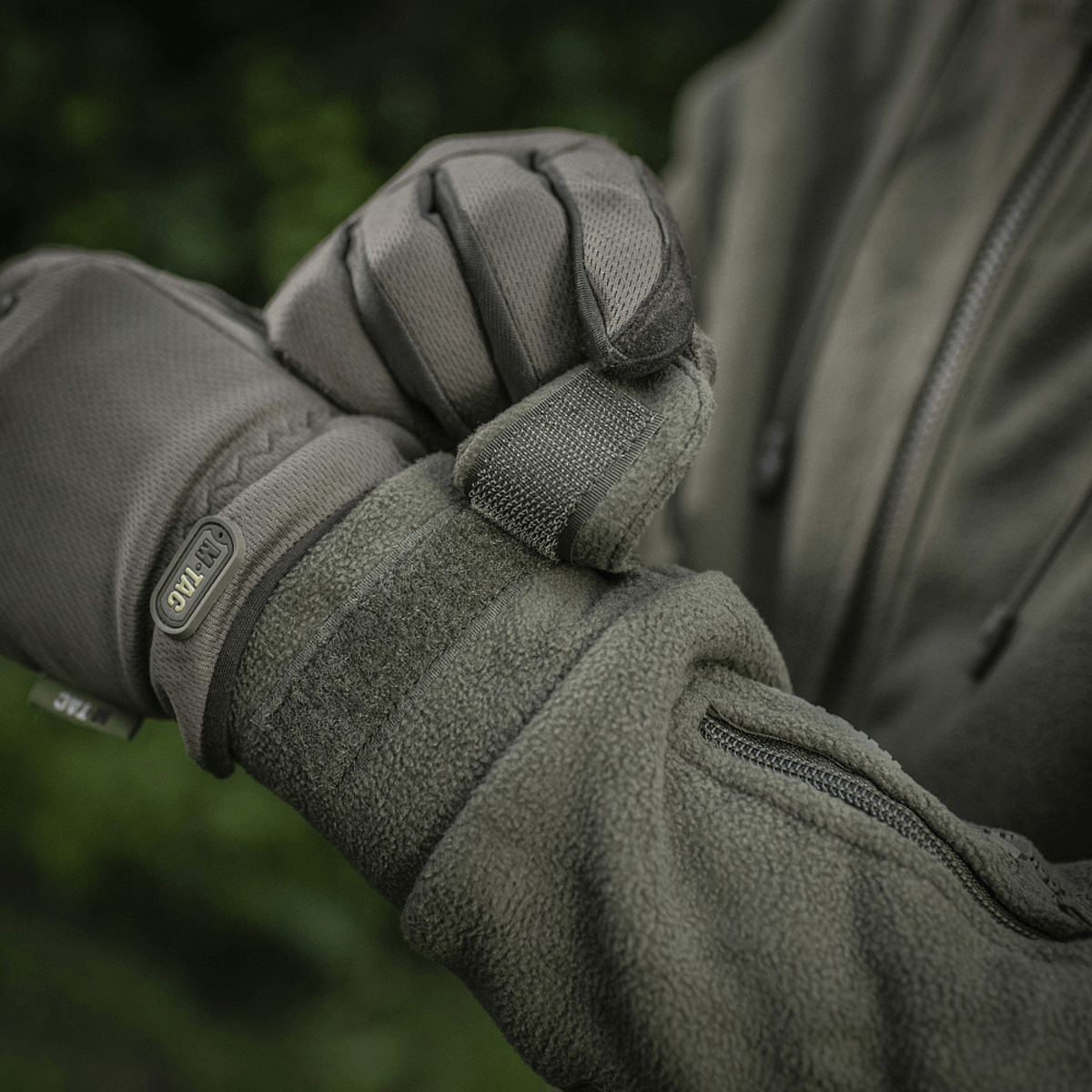 Yksityiskohta M-Tac Division Gen.II Windblock fleecetakista, 100% polyester ja WindBlock-membraani maksimaalista lämpösuojaa varten.