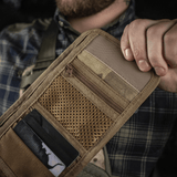 M-Tac Pung Elite Gen.II kestävästä Cordura 500D:stä, näyttää lokeroita korteille ja kolikoille.