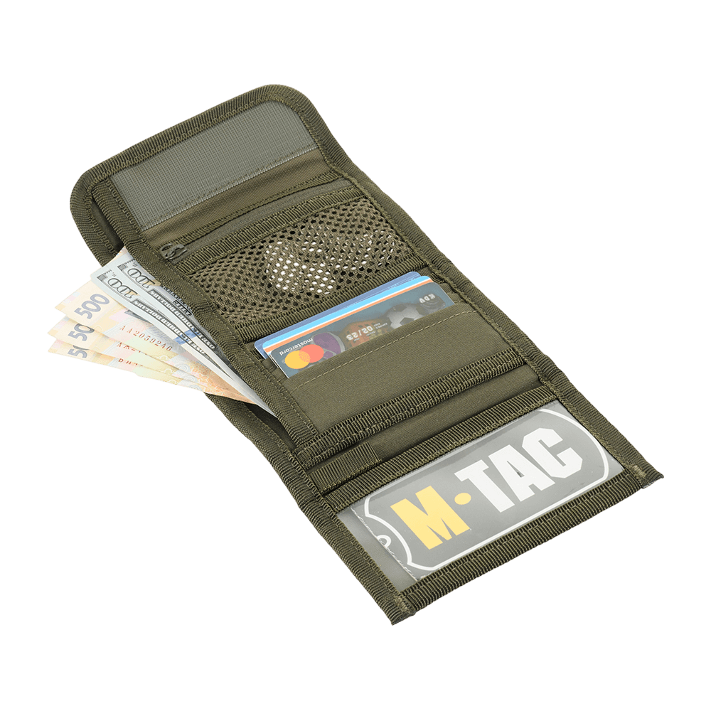 M-Tac Pung Elite Gen.II avoinna, seteleillä, korteilla ja vetoketjullisella taskulla.