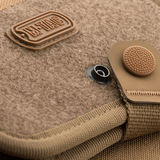 M-Tac Patch Panel Elite Large 1000D CORDURA® Velcro-etupaneelilla merkeille ja vahvalla napillisella suljennalla.