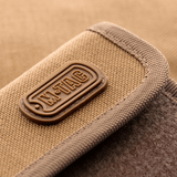 M-Tac Patch Panel Elite kestävästä 1000D CORDURA® -materiaalista, yksityiskohta M-Tac-logosta lompakossa militaarityylissä.