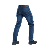 Takakuva M-Tac Jeans Tactical Gen. I Cordura Regular Fit, Cordura-denimhousut päivittäiseen ja taktiseen käyttöön, kuvattu saappaiden kanssa.