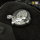 Lähikuva M-Tac Buckler Taske Elite -laukusta taktiilisella tarrajärjestelmällä ja mustalla designilla varusteiden säilytykseen.