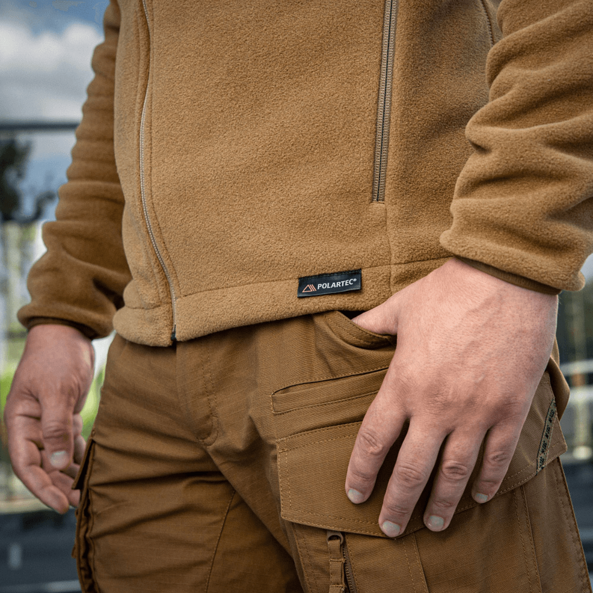 M-Tac Nord Polartec -fleecetakki ruskeana Polartec®-merkillä, näyttää premium-laatuiselta ja toimivalta arkeen ja urheiluun.