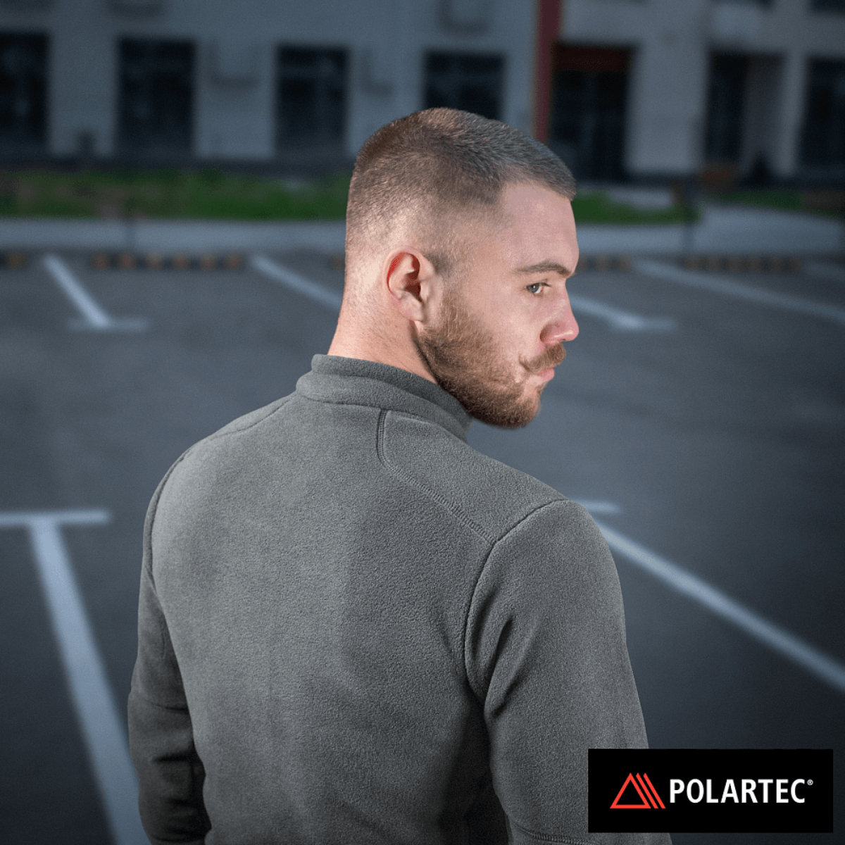 Mies M-Tac Nord Polartec -fleecetakissa, takaa kuvattuna korostaen laatua ja muotoilua, valmistettu premium Polartec® 200 Series -fleecestä.