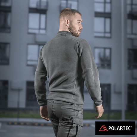 Mies M-Tac Nord Polartec -fleecetakissa harmaana, valmistettu premium Polartec -sarjasta. Sopii arkeen ja urheiluun.