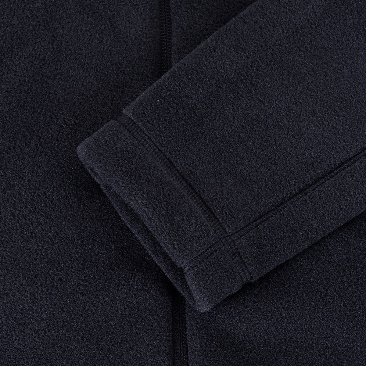 M-Tac Sprint Fleece Sweatshirt Polartec hihan yksityiskohta mustasta fleece‑materiaalista.