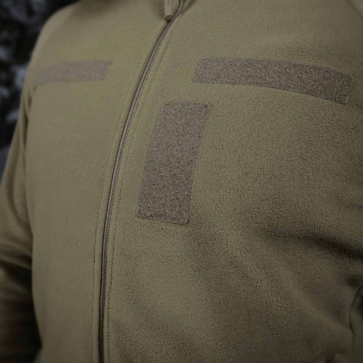 M-Tac Combat Fleece Polartec -takki Velcro-paneeleilla ja YKK-vetoketjuilla, valmistettu kestävästä Polartec® fleece -materiaalista.