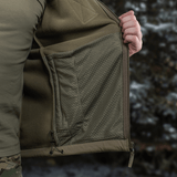 M-Tac Combat Fleece Polartec -takki verkkokappaleilla termoregulointia varten. Fleecemateriaali ja YKK-vetoketjut.