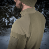 Mies M-Tac Combat Fleece Polartec -takissa luonnossa, YKK-vetoketjut ja Polartec® fleece lämmön ja kestävyyden vuoksi.