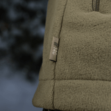 M-Tac Combat Fleece Polartec -takki lähikuvassa, näyttää materiaali- ja muotoiludetaljeja.