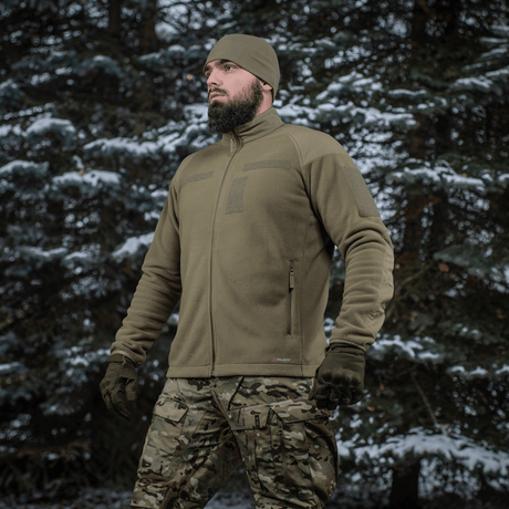 M-Tac Combat Fleece Polartec -takki taktiseen käyttöön talviympäristössä, edistyksellisellä designilla ja toiminnallisilla materiaaleilla.