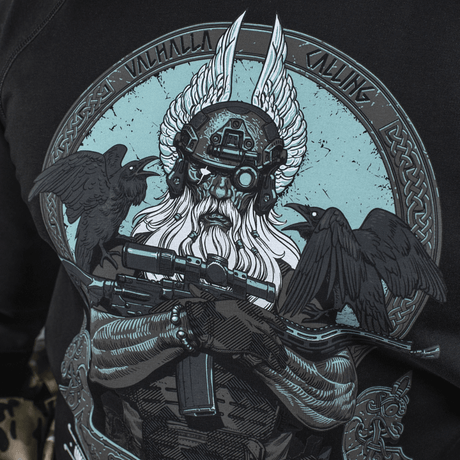 M-Tac Raglan Odin Mystery Odin-kuvalla pohjoismaisesta mytologiasta, mustana, Premium MagnaColours®-painatus, sopii casual-tyyliin.