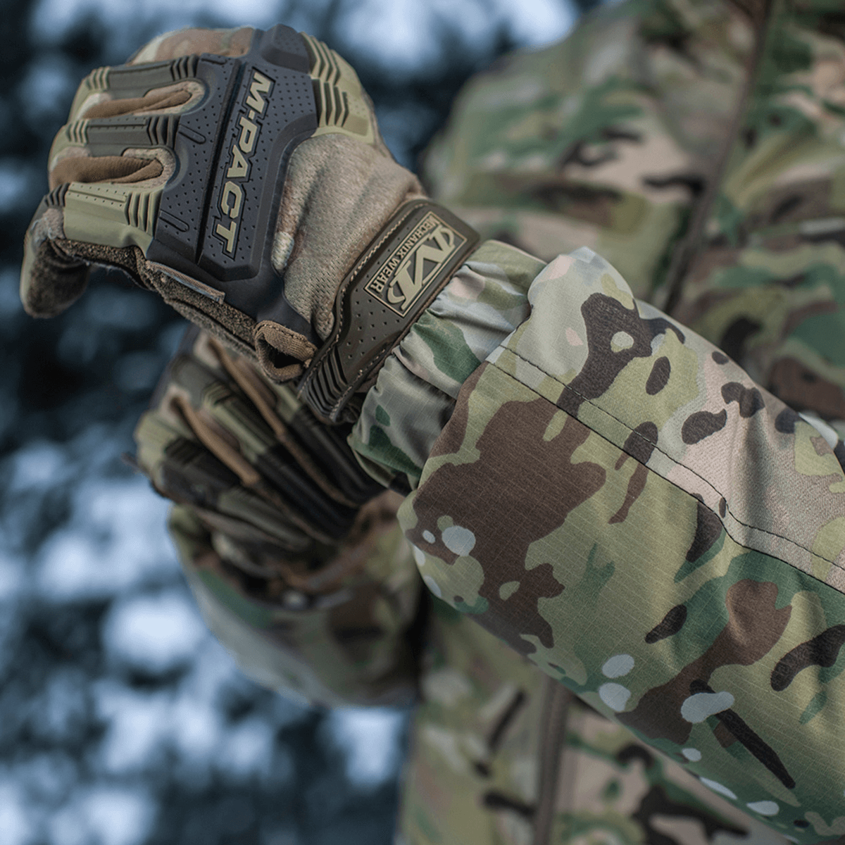 M-Tac Alpha Gen.IV Pro Primaloft -talvitakki osoittaa korkeaa kulutuskestävyyttä Multicam-designissa ja -20°C-suojan, sopii kylmiin säihin.