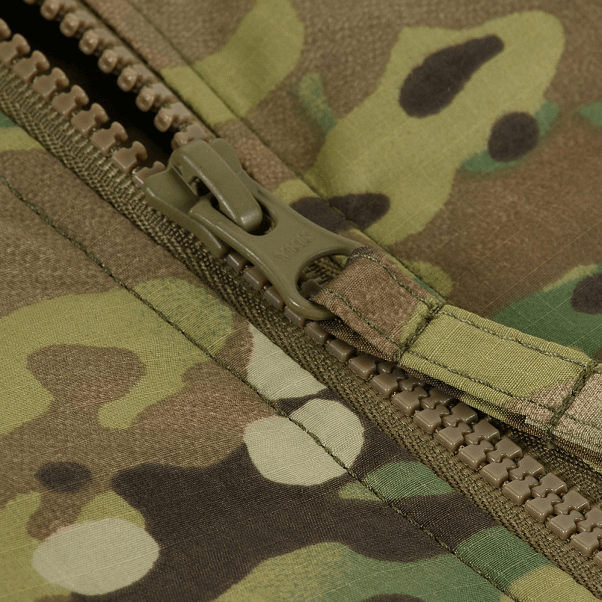 M-Tac Alpha Gen.IV Pro Primaloft -talvitakin vetoketju Multicam-kankaalla.