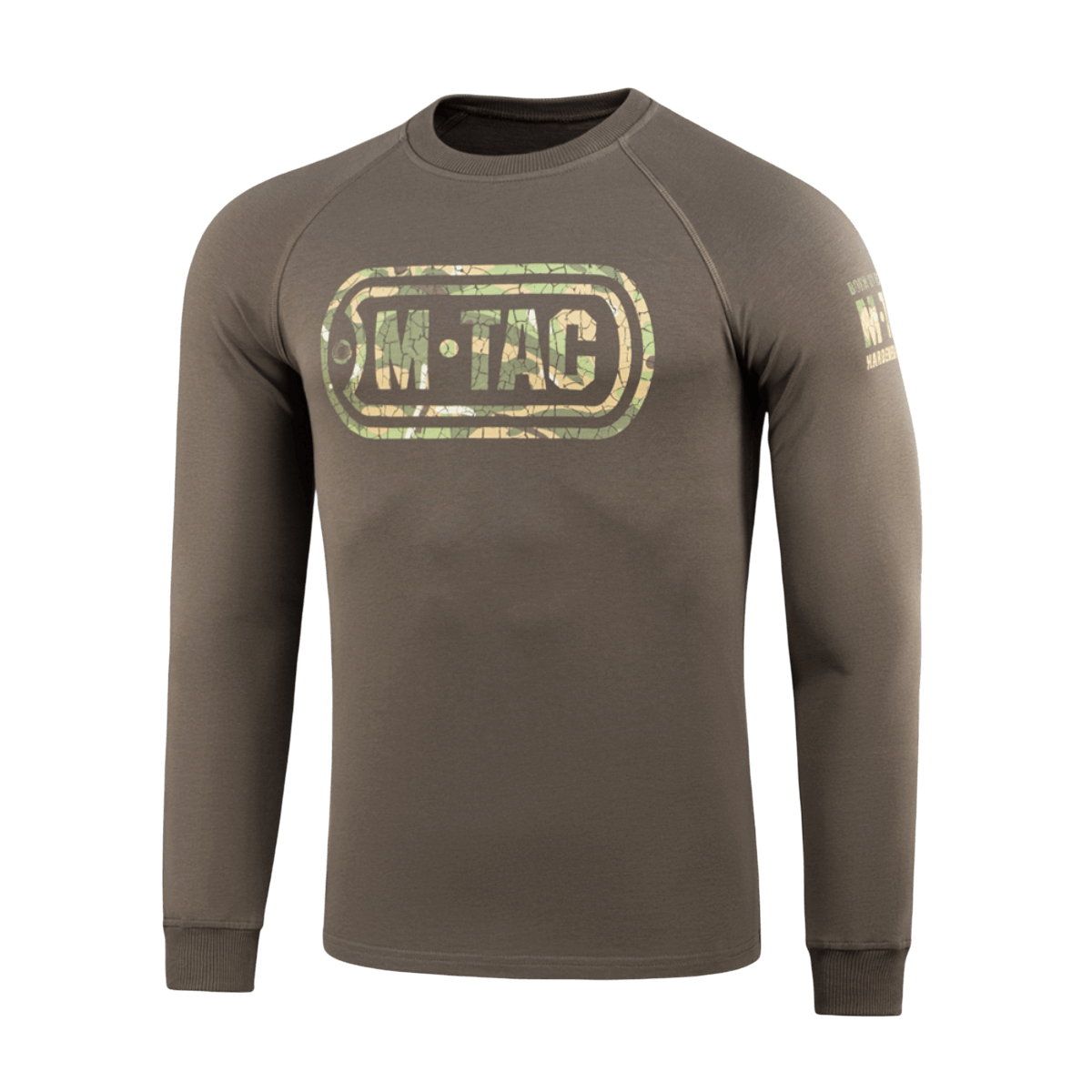 M-Tac Raglan Logo -paita, camokuvio ja 'Born by Revolution – Hardened by War' -iskulause hihassa. 95 % puuvillaa, 5 % elastaania