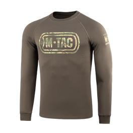 M-Tac Raglan Logo -paita, camokuvio ja 'Born by Revolution – Hardened by War' -iskulause hihassa. 95 % puuvillaa, 5 % elastaania