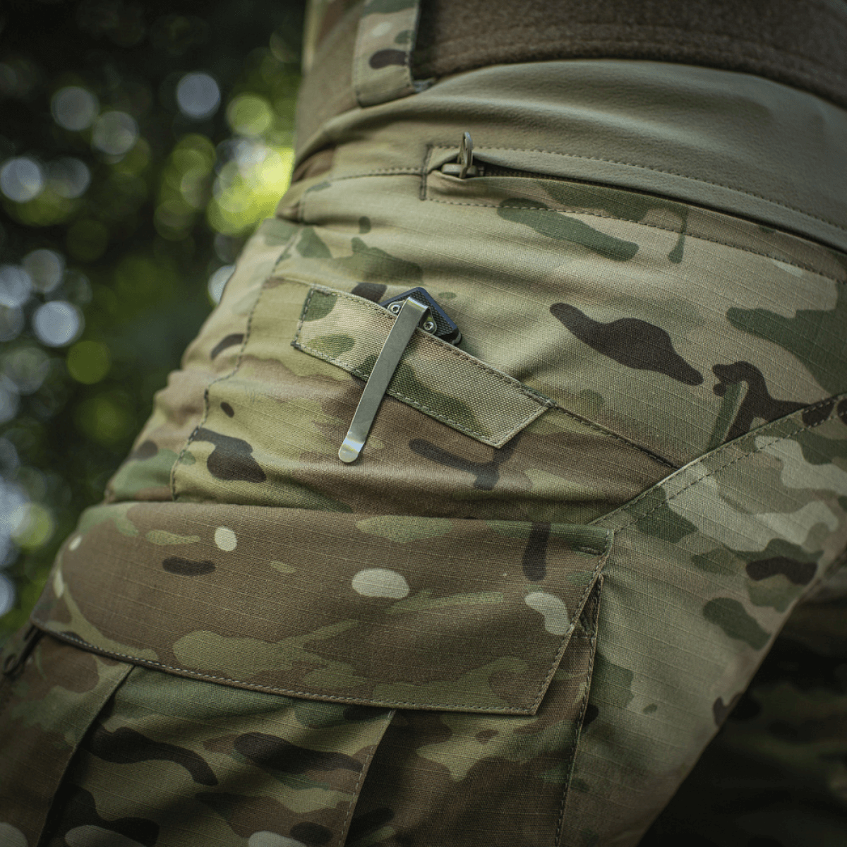 M-Tac Shorts STURM Gen.II Nyco Extreme metsämaastokuvio ja taskudetaljit, ihanteelliset taktiseen ja ulkoilmakäyttöön.