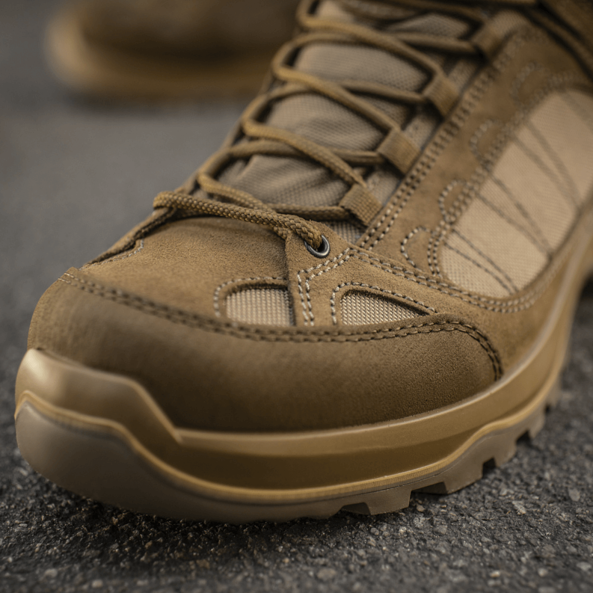 M-Tac Sneakers Tactical Demi-Season Pro Line ruskeana suede- ja Cordura-materiaaleista Vibram-pohjalla, soveltuu taktisiin tehtäviin ja vaelluksiin.