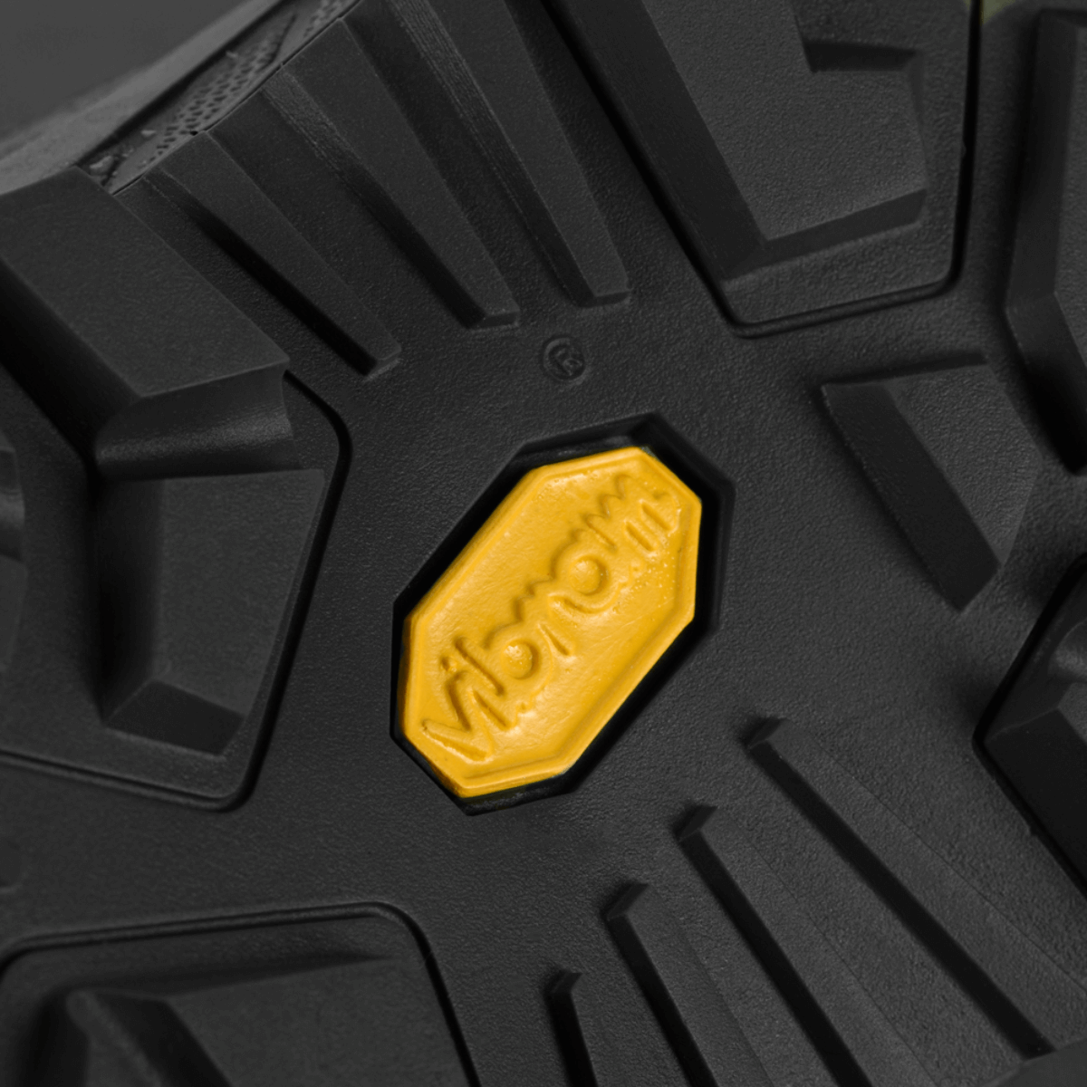 Yksityiskohta Vibram-pohjasta M-Tac Taktiske Demi-Season Støvler Pro Line -kengissä optimaalista pitoa ja kestävyyttä varten.